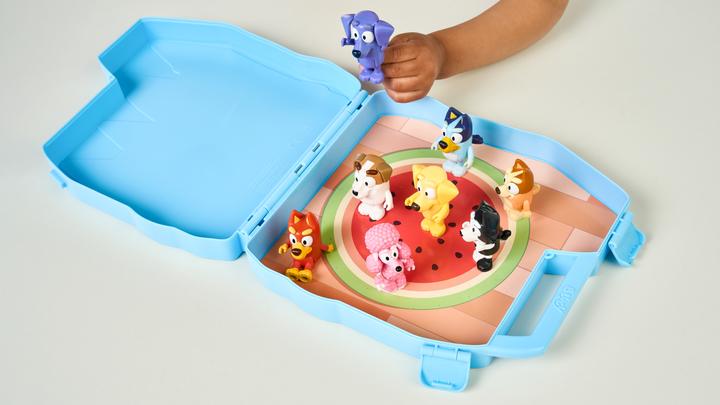 Produktbild Moose Bluey Play & Go Koffer mit 8 Spielfiguren