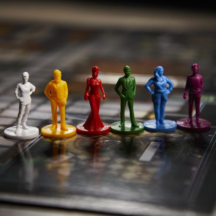 Actual product image Hasbro Gaming Cluedo board game, redesigned Cluedo for 2-6 players, detective game, family game for children and (Italian)