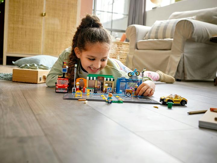 Immagine prodotto LEGO Strada commerciale della città con negozi 60306 (60306, LEGO City)