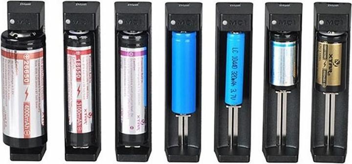 Image du produit AccuCell Batterie Li-ion 18650 et chargeur rapide USB à 1 baie avec un courant de charge allant jusqu'à 1Ah (1 pcs, 18650, 1000 mAh, Piles rechargeables + chargeur)