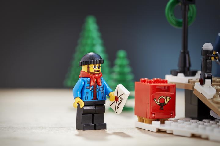 Actual product image LEGO Winter station (10259, LEGO Creator Expert)