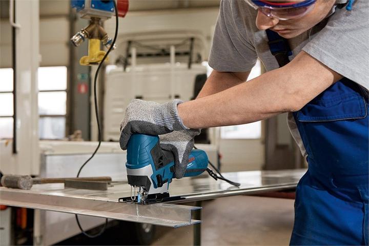 Image du produit Bosch Professional Scie sauteuse GST 90 E avec 1 x lame de scie sauteuse T 144 D, dans une mallette d'artisanat