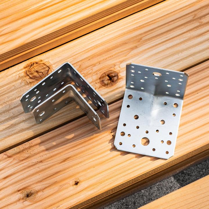 Actual product image Helpmate Lochplattenwinkel 100x100x90, verzinkt, 12 Stück, mit Sicke (Perforated plate angle, 12 pcs.)