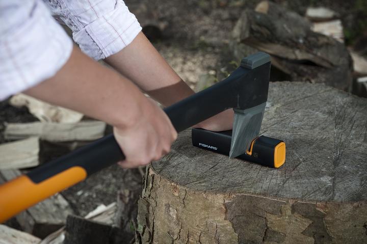 Actual product image Fiskars Axe and knife sharpener