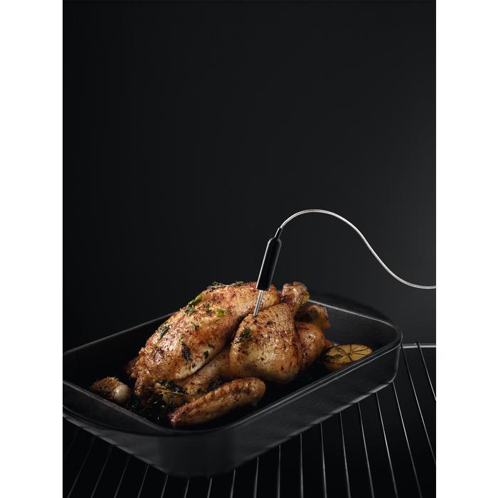 Actual product image AEG STOOMOVEN BSE682020M