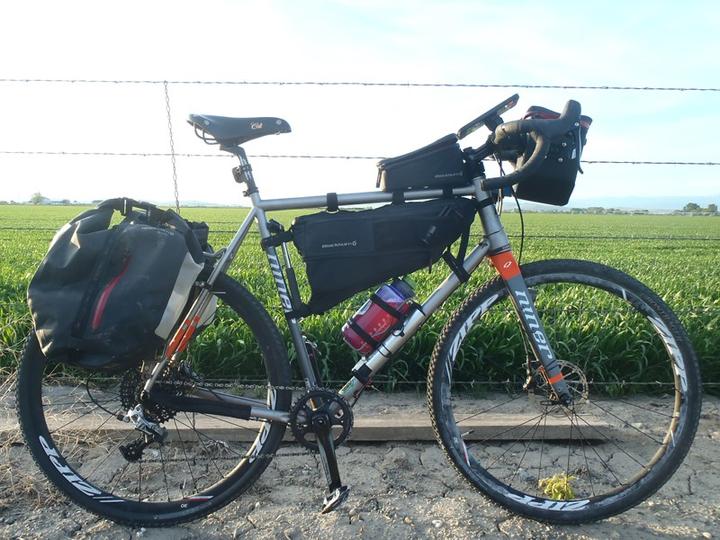Produktbild Blackburn Outpost Elite (0.50 l, Rahmentasche)