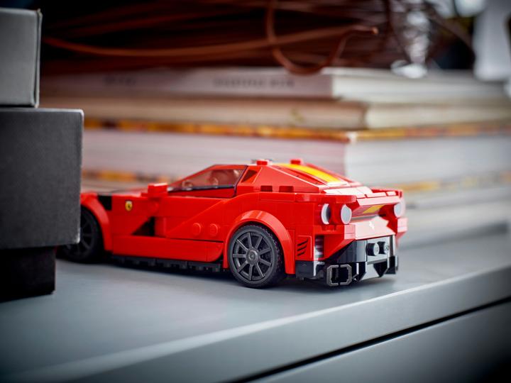 Actual product image LEGO Ferrari 812 Competizione (76914, LEGO Speed Champions)