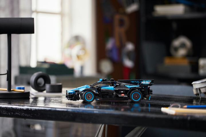Actual product image LEGO Technic Bugatti Bolide Agile Blue (42162, LEGO Technic)