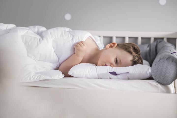 Produktbild Träumeland Duvet Daunenleicht (100 x 135 cm)