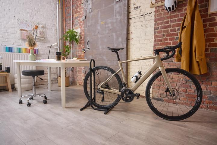 Actual product image Decathlon Boden-Montageständer 1 Fahrrad 2-in-1 schwarz