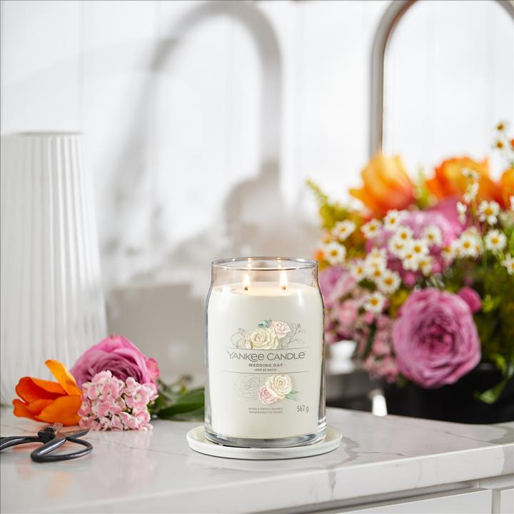 Produktbild Yankee Candle Duftkerze Wedding Day Signature Large Jar