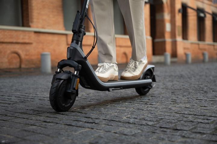 Actual product image Segway-Ninebot E2 D II (20 km/h, 25 km, 250 W)
