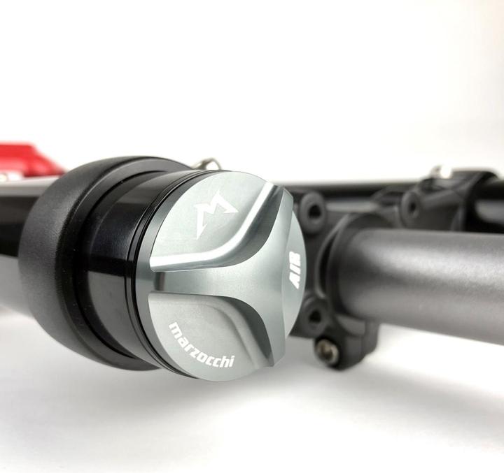 Immagine prodotto Marzocchi Forcella Bomber Z1 27,5" 180 Sweep-Adj 15QRx110 15 T rosso lucido 44 R (180 mm, Aria)