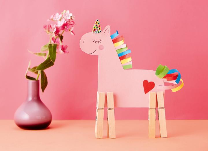 Image du produit Boîte de bricolage pour licornes. Avec instructions, matériel de bricolage et livre d'activités