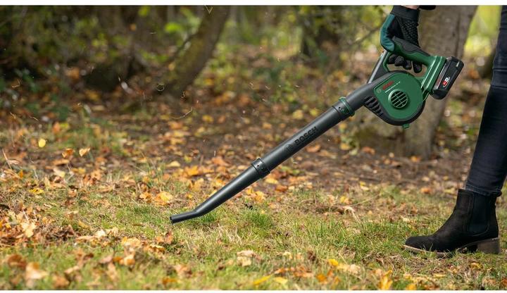 Actual product image Bosch Home & Garden UniversalLeafBlower 18V-130 (Rechargeable battery operated, Leaf blower)