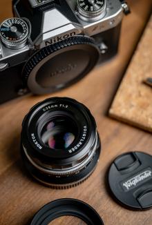 Produktbild Voigtländer Nokton D35mm / 1.2 schwarz (Nikon Z, APS-C / DX)