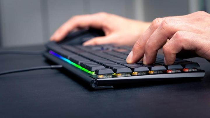 Produktbild CHERRY MX 10.0N RGB (Eng. Int., Kabelgebunden)