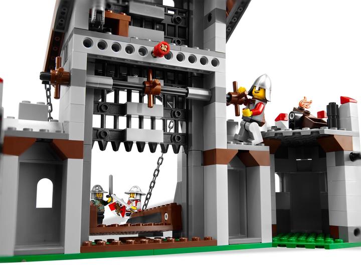Immagine prodotto LEGO Grande Castello Reale dei Regni (7946)
