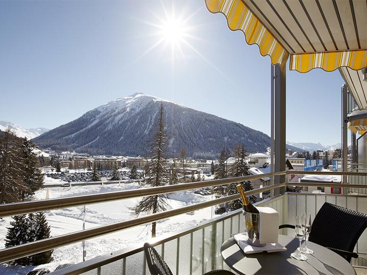 Produktbild Smartbox Luxusaufenthalt in 5*-Hotel in Davos mit Dinner und Spa für 2 Personen (2 Pers.)