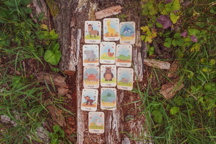 Produktbild Activity Board Zweisprachige Lernkarten aus Holz (Deutsch - Englisch), Sprachen lernen auf spielerische Art und (Englisch, Deutsch)
