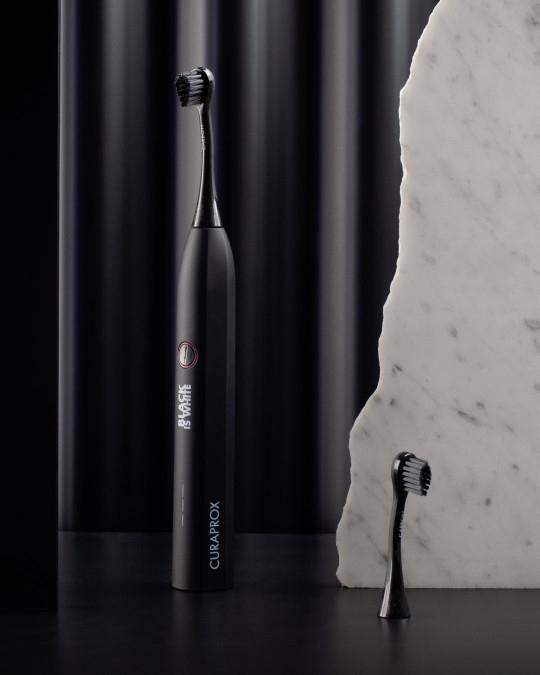 Produktbild Curaprox Hydrosonic Black is White (Schallzahnbürste)