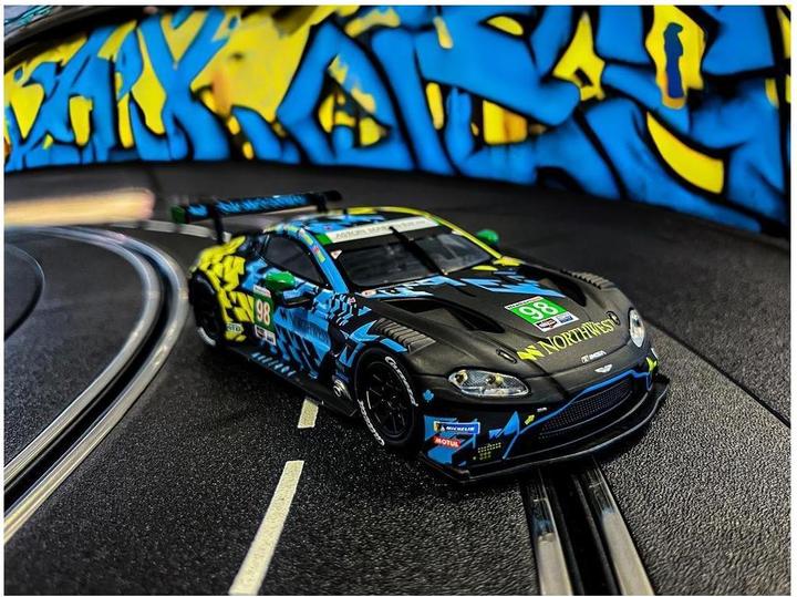 Actual product image Carrera Aston-Martin Vantage GT3