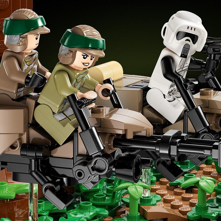 Actual product image LEGO Chase on Endor - Diorama (75353, LEGO Star Wars)