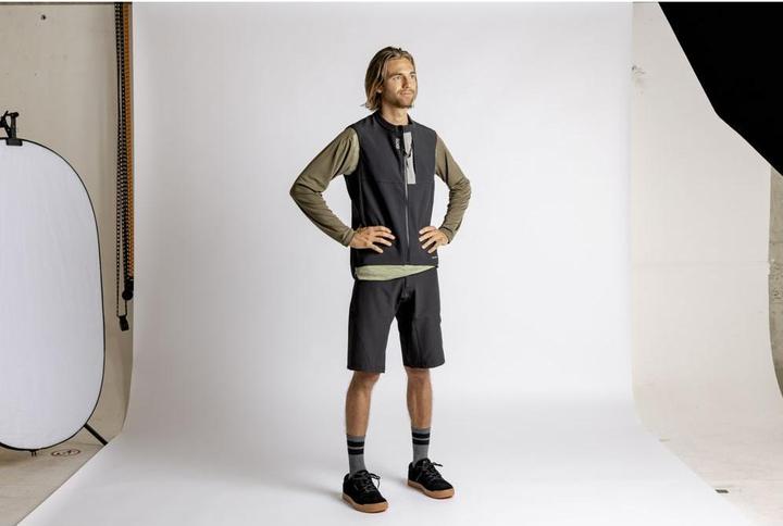 Actual product image iXS Flow Vest (XXL)