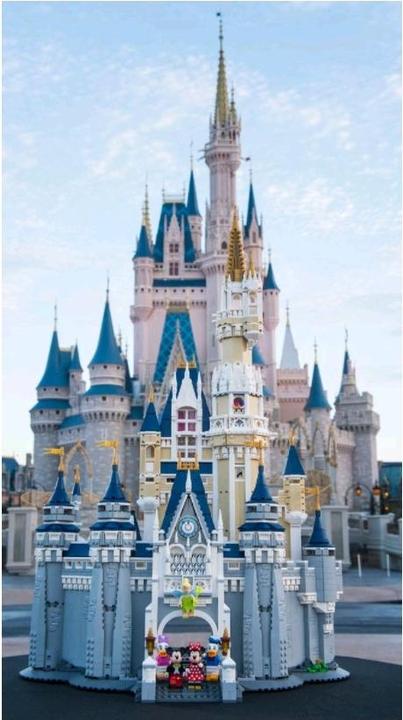 Produktbild LEGO Das Disney Schloss (71040, LEGO Seltene Sets)