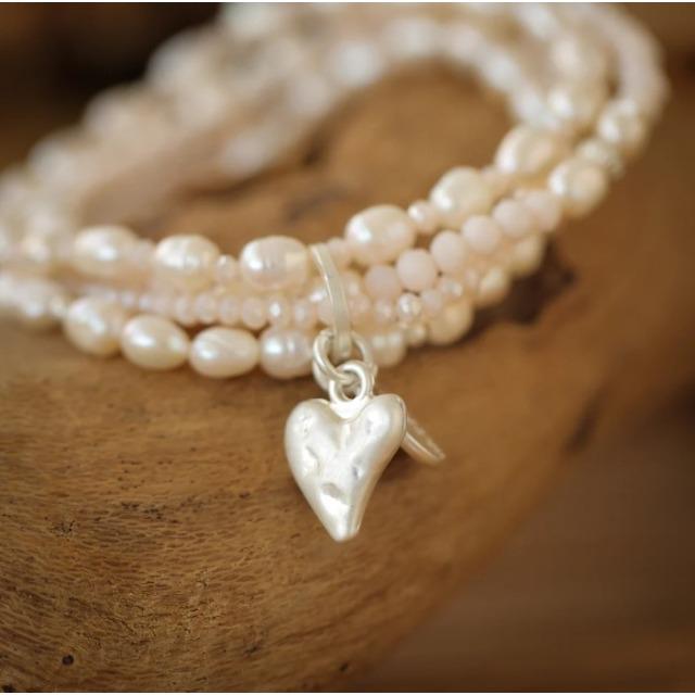 Produktbild Andreani Armband aus echten Süsswasserperlen mit Herzanhänger rosa von (19 cm)