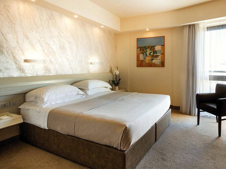 Immagine prodotto Smartbox Joyeux anniversaire: 3 giorni in un hotel 4* in Europa (2 pers.)