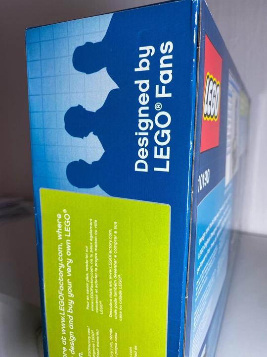 Actual product image LEGO Market Street (10190, LEGO Creator Expert)