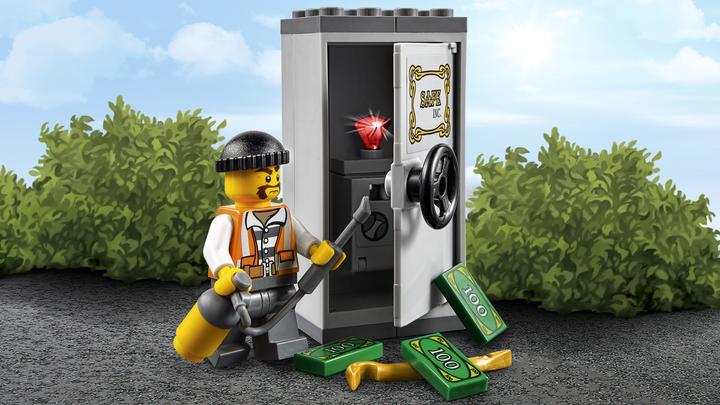 Actual product image LEGO Tow truck on the road (60137, LEGO City)