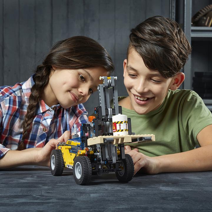 Actual product image LEGO Heavy-duty forklift truck (42079, LEGO Technic)