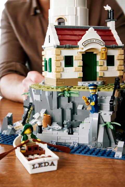 Productafbeelding LEGO Gemotoriseerde vuurtoren (21335, LEGO Ideeën, LEGO Zeldzame Sets)