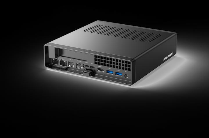 Produktbild Minisforum MS-01-S1390 (Intel Core i9-13900H, 64 GB, 1000 GB, Intel Iris Graphics)