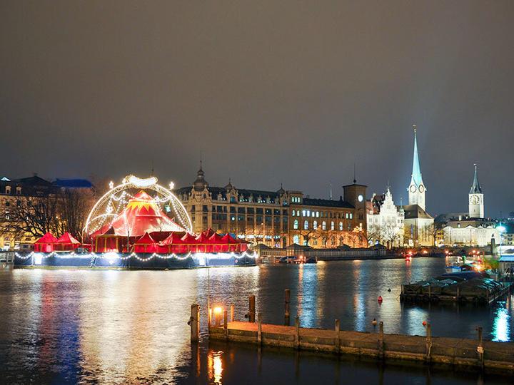Immagine prodotto Smartbox La magia dei mercatini di Natale: 1 pernottamento a Zurigo in vista del Natale (2 pers.)