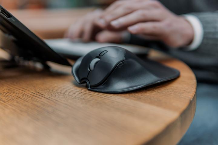 Produktbild Bakker Elkhuizen BakkerElkhuizen Maus HandshoeMouse Shift Medium Bluetooth retail (Kabellos)