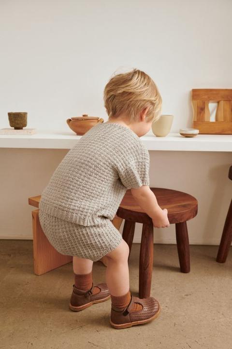 Actual product image Sandnes Garn Anleitungsheft 2505 Sommerbaby Einzelanleitung 2505 Nr. 3 Leo Tee Baby & Leo Bloomer - Englisch