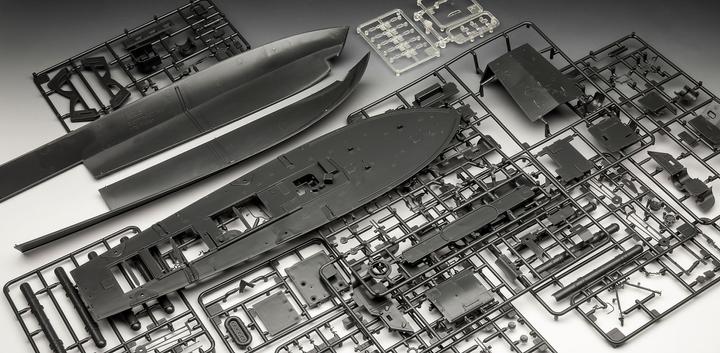 Actual product image Revell MS Patrol Torpedo Boat PT-559 / PT-160