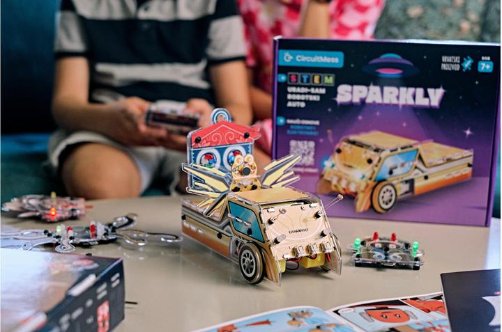 Produktbild CircuitMess Sparkly - Roboterauto - Elektronik Bausatz
