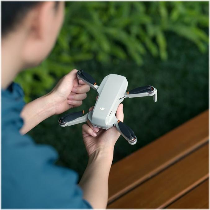 Produktbild DJI Mini 2 SE Fly More Combo (31 min, 246 g, 12 Mpx)
