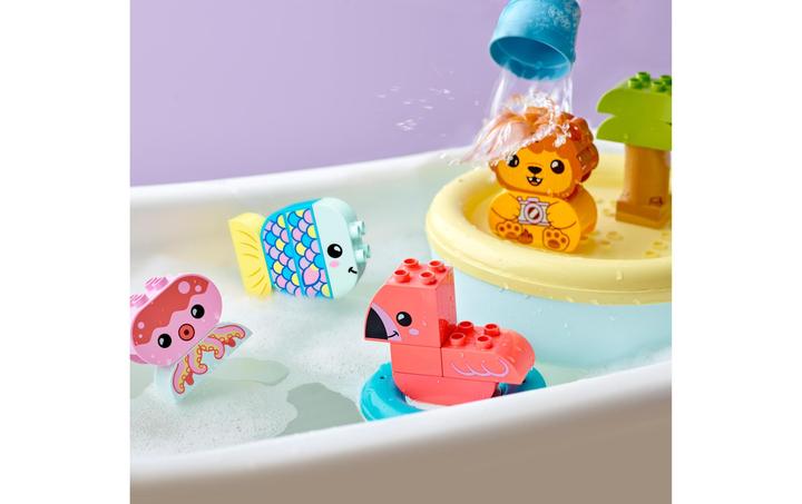 Actual product image LEGO Bathtub fun: Swimming animal island (10966)