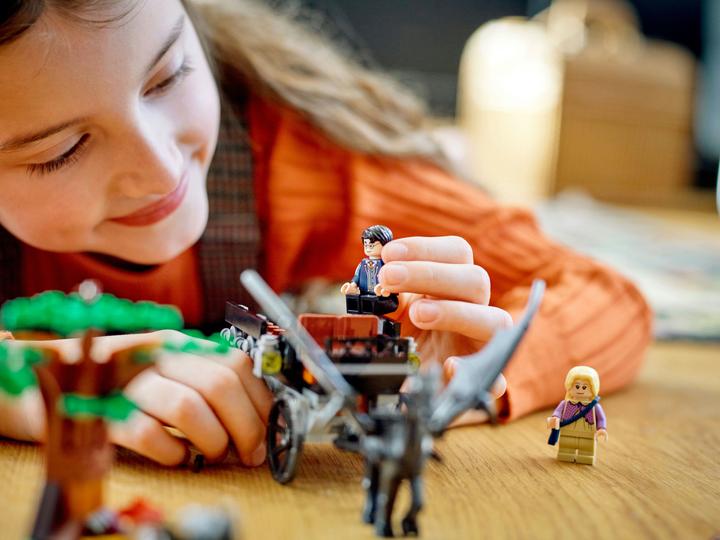 Produktbild LEGO Hogwarts: Kutsche mit Thestralen (76400, LEGO Harry Potter)