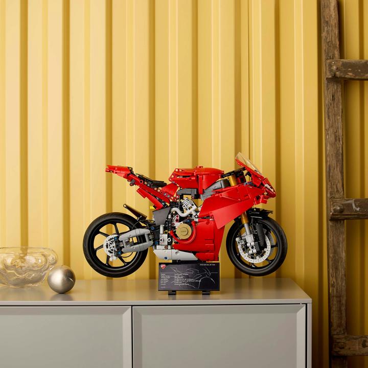 Actual product image LEGO Ducati Panigale V4 S Motorrad (42202, LEGO Technic)