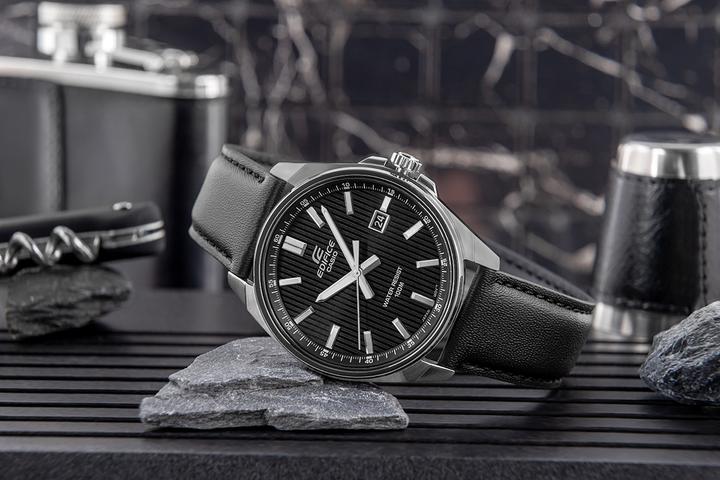 Actual product image Casio EFV-150L-1AVUEF (Analogue wristwatch, 43 mm)