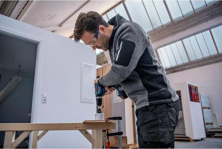Actual product image Bosch Professional GSB 18V-90 C cordless impact drill (2x4.0Ah ProCore, GAL 18V-40, L) (Rechargeable battery operated)