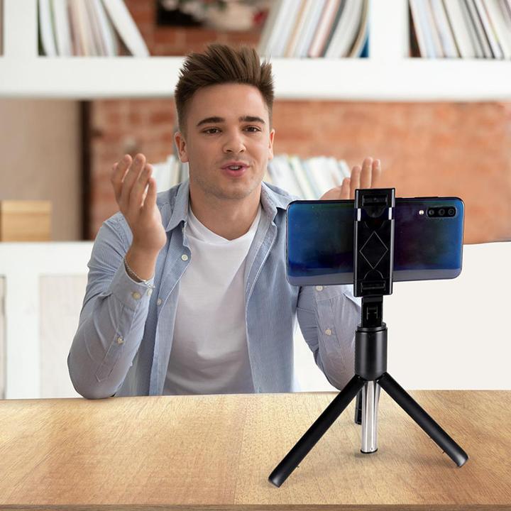Actual product image Grundig selfie stick with tripod