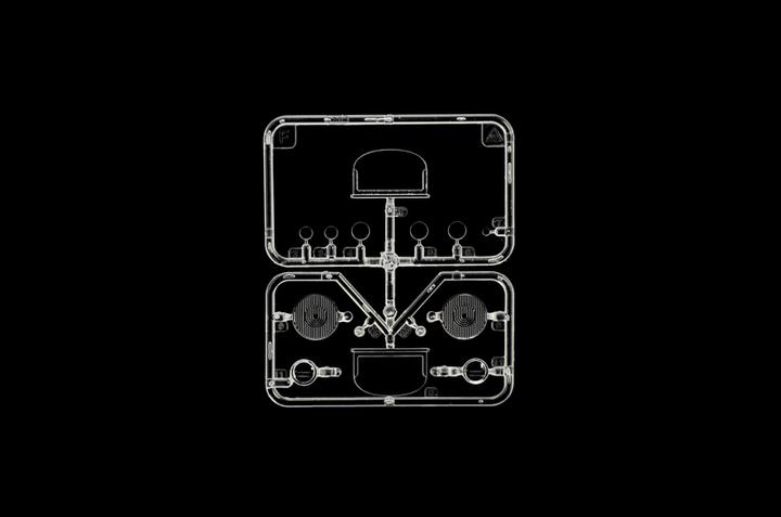 Actual product image Italeri 1:12 Alfa Romeo 8C/2300 1931 33