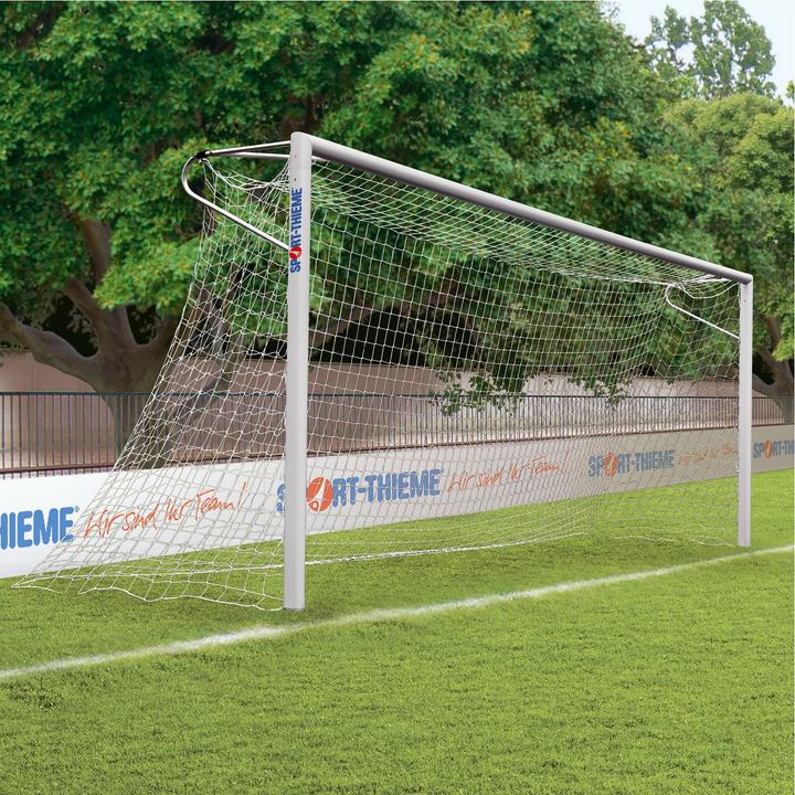 Sport-Thieme Grossfeld-Fussballtor in Bodenhülsen stehend, eckverschweisst